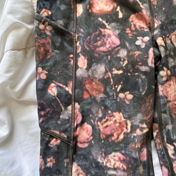 NWT Lululemon Speed tight size 4 - Picture 6 of 6